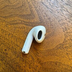 Right Apple AirPod 4